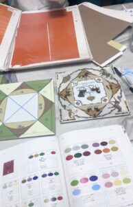 馬モチーフの転写紙を使ったハイブランドスカーフ風のポーセラーツプレート。資格取得コースのスキルアップ作品として制作。シュヴァル転写紙使用