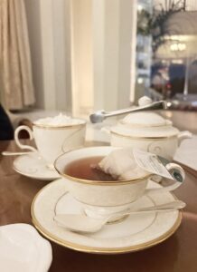 東京・港区でポーセラーツレッスンを行うSALON DE RAY。静かな環境で、暮らしと心を整える大人向けのポーセラーツサロン。 